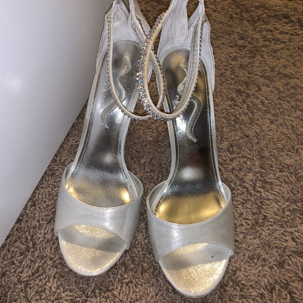 Heels - Picture 2 of 4